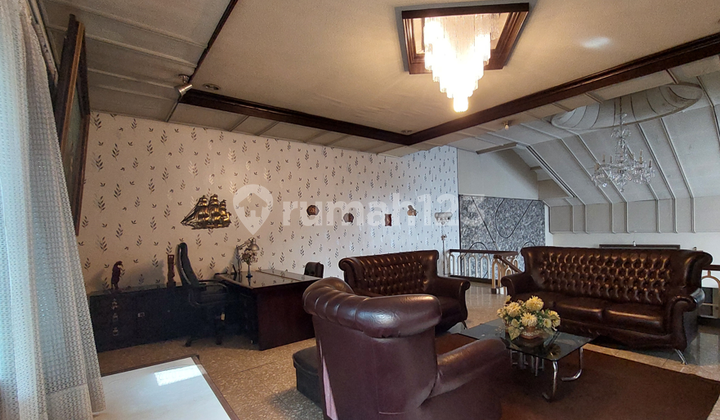 Rumah Setrasari Raya Dekat Universitas Telkom UPI Marnat , Furnish garasi luas Furnish Setiabudi Bandung  2