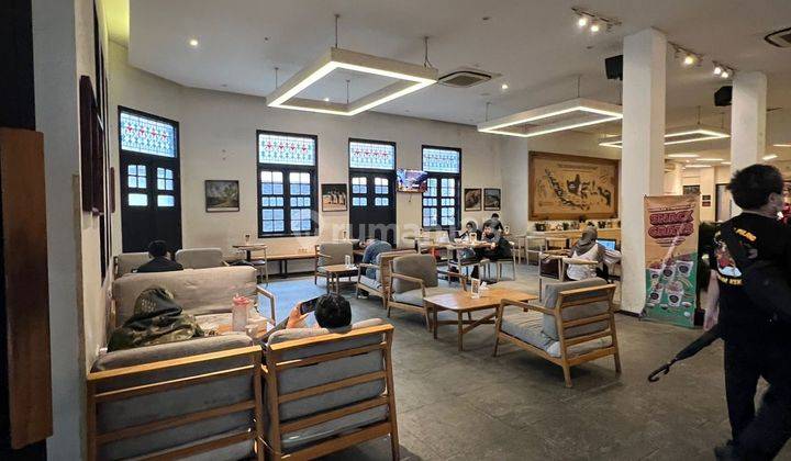 Ruang Usaha Rumah Re Martadinata JL Riau Bandung Prime Cocok Untuk Cafe Resto  1