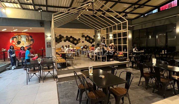 Ruang Usaha Rumah Re Martadinata JL Riau Bandung Prime Cocok Untuk Cafe Resto  2