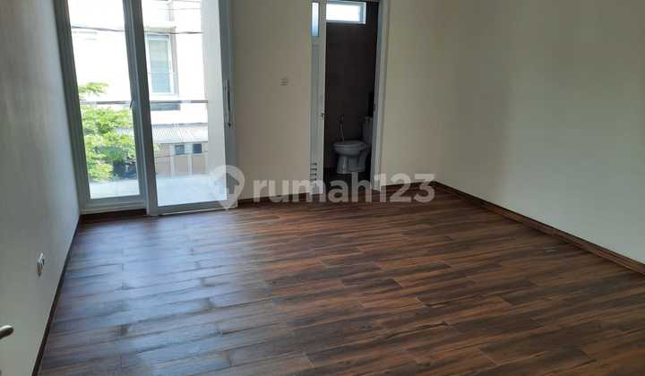 Modern minimalist house in Gegerkalong Sukasari, Bandung City, ready-to-occupy cluster, 2 floors, west-facing. 2