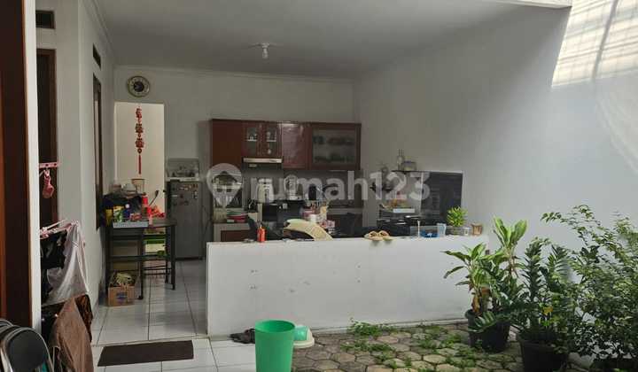 For Sale Comfortable Move-in Ready House in Batununggal 2