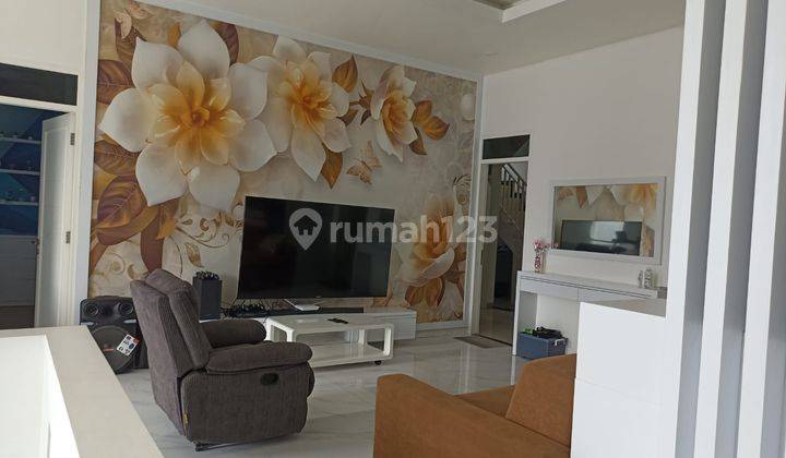 Dijual Rumah Lux Siap Huni di Singgasana Pradana 1