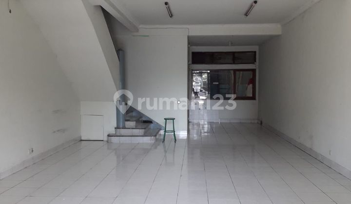 Mainroad dan Strategis parkir luas di Mekarwangi