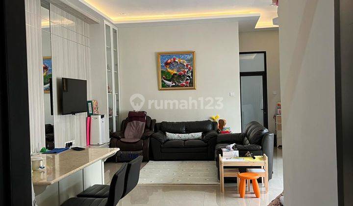 Dijual Rumah Lux Semi Furnish di Singgasana Pradana