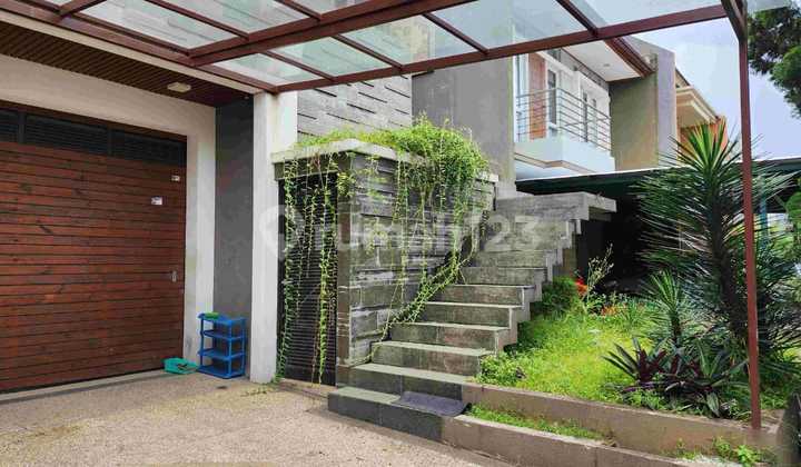 Dijual Rumah Lux Siap Huni di Singgasana Pradana Dijual Rumah Lux Siap Huni di Singgasana Pradana