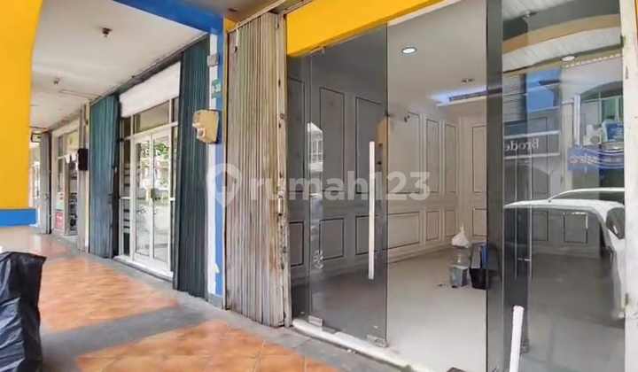 Daerah Ramai, Parkir Bersama Luas, Cocok Segala Usaha di Mtc