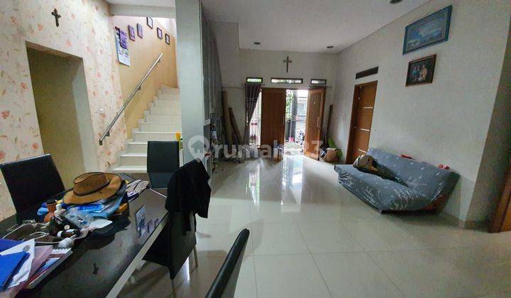 Dijual Rumah Hook Semi Furnish di Singgasana 1