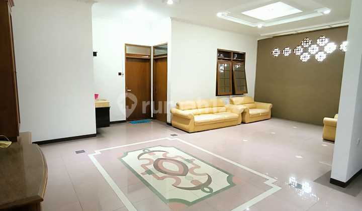 Disewakan Rumah Luas dan Terawat di Batununggal  2