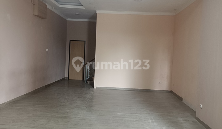 Termurah 3 Lantai, Mainroad, Bagus Siap Huni, Ramai, Parkir Luas Singgasana Mekarwangi
