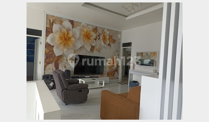 Dijual Rumah Lux Siap Huni di Singgasana Pradana 2