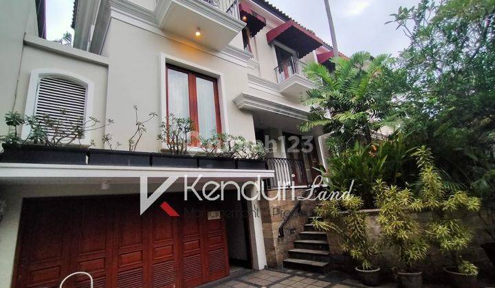 Townhouse Exclusife with Private Pool Best Area Ampera 2