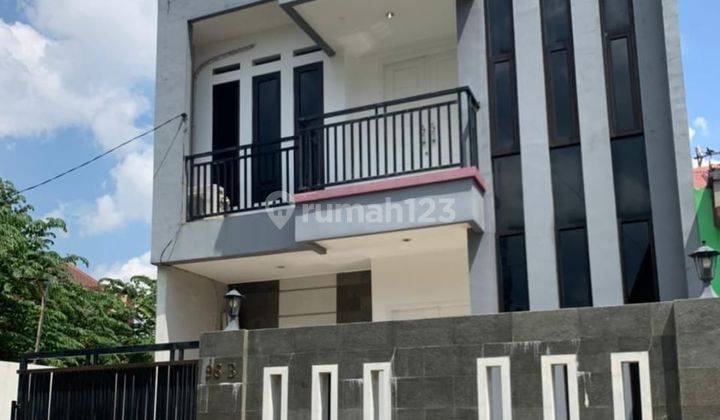 Rumah 2 lantai siap huni strategis dekat stasiun comuterland  1