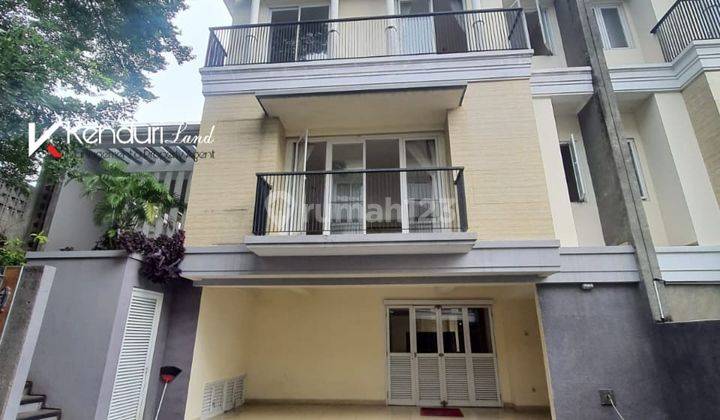 Townhouse Exclusife private swimming pool strategis di Pejaten 1