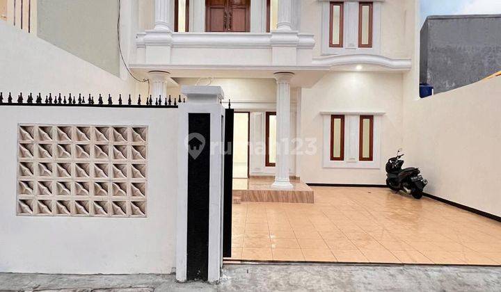 Rumah modern Classic siap huni lokasi strategis Jagakarsa  1