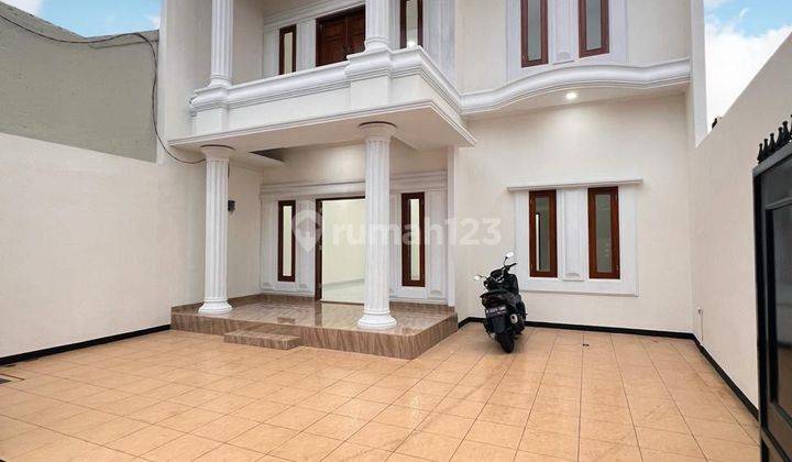 Rumah modern Classic siap huni lokasi strategis Jagakarsa  2