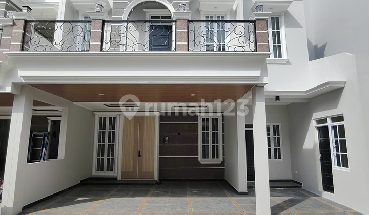 Rumah Classic Balkon Luas Dalam Cluster Lokasi Strategis