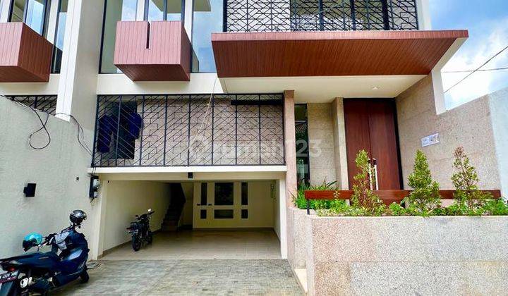 Rumah Luxury House area Asri dan nyaman  di KEMANG 1