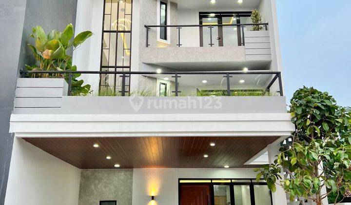 Scandinavian House modern 3 Lantai Selangkah ke Cilandak 1