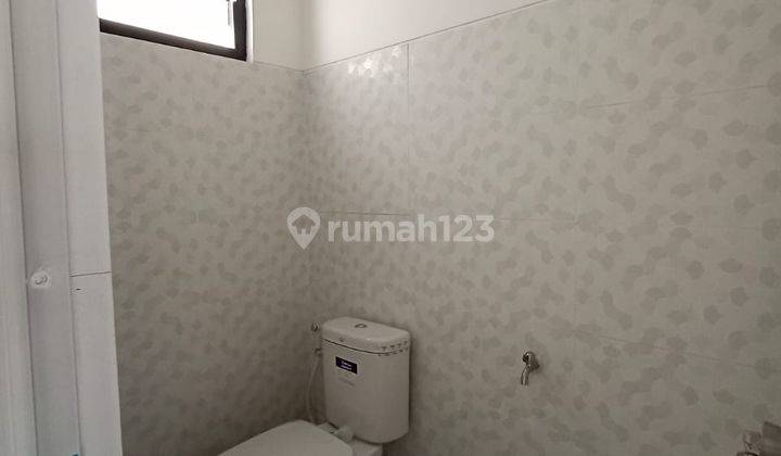 Ruko Murah Lokasi Strategis Area parkir Luas  8