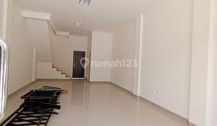 Ruko Murah Lokasi Strategis Area parkir Luas  6