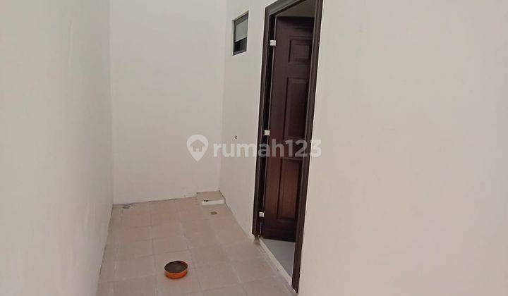 Ruko Murah Lokasi Strategis Area parkir Luas  9