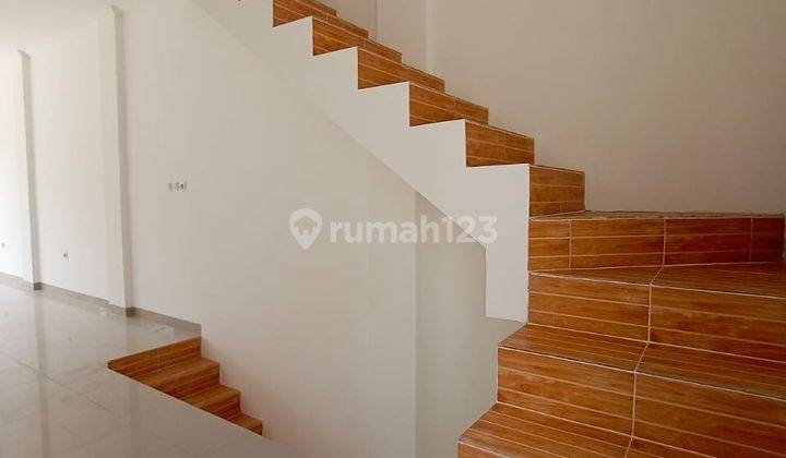 Ruko Murah Lokasi Strategis Area parkir Luas  13