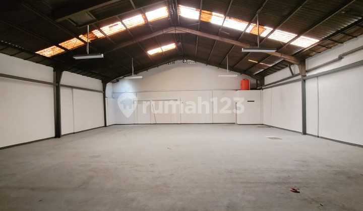 Ruko Plus Gudang Strategis di Naripan Bandung 6
