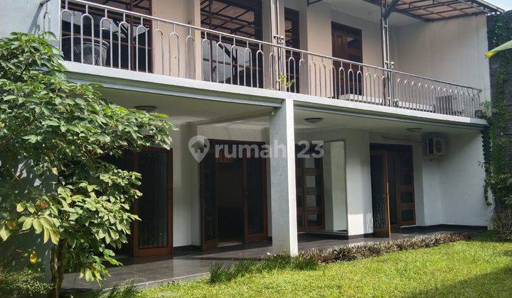 Dijual Rumah Luxury di Jalan Kembar Timur Bandung 1