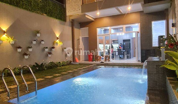 Rumah Cantik dengan Kolam Renang di Budi Indah Kota Bandung 1