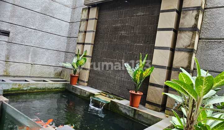 Semi-Furnished 2.5-Story House in Riau Wing, Bandung 2
