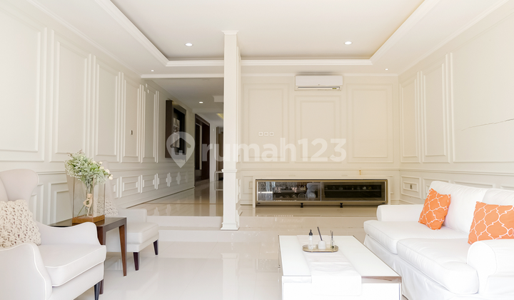 Rumah Furnished 3 Lantai Ada Kolam Renang Komplek Unpad, Dago