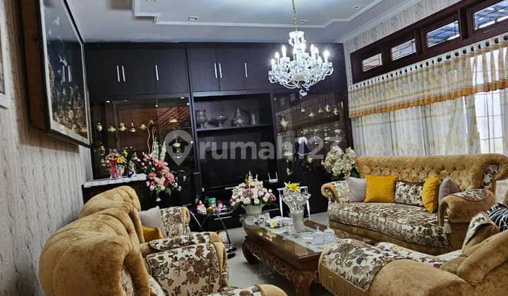Rumah Semi Furnished 2.5 Lantaidi Sayap Riau Bandung