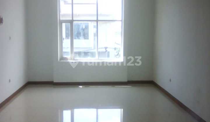 Disewakan Ruko 3 Lantai di Raya Kopo Caringin Disewakan Ruko 3 Lantai di Raya Kopo Caringin