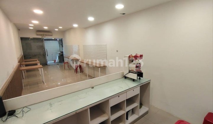 3.5-Story Shophouse on Jl Dewi Sartika Bandung 2