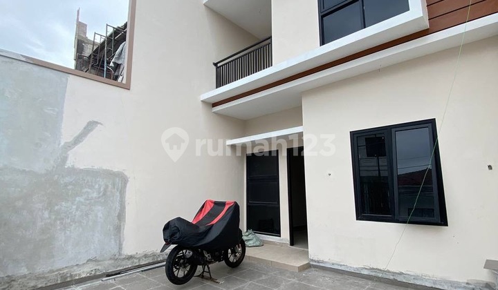 Dijual Rumah Siap Huni di Darmo Harapan Indah Wiyung 2
