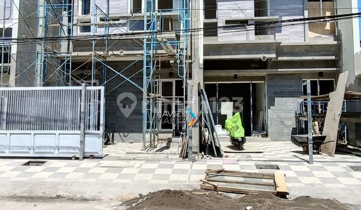 New Minimalist Fresh House in East Jemursari, Wide Row 2