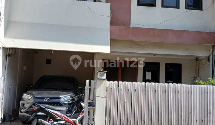 Dijual di Bawah NJOP Rumah Rapi Siap Huni Bandengan Jakarta Utara Dijual di Bawah NJOP Rumah Rapi Siap Huni Bandengan Jakarta Utara