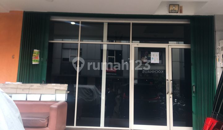di Jalan Jalur Sutera Ruko Dyansty Alam Sutera Tangerang