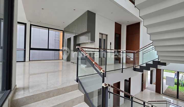 Dijual Rumah Mewah Lyndon Navapark Tipe 12X33 2