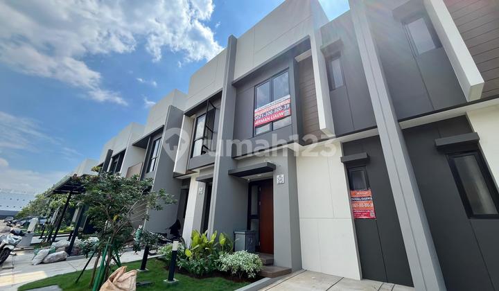 For Rent: Regia Summarecon Crown Gading House Type 5x11 in Harapan Indah, Bekasi 2