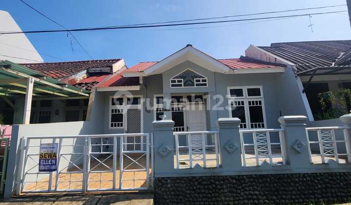 For Rent: Ready-to-Occupy House in a Strategic Location at Villa Melati Mas