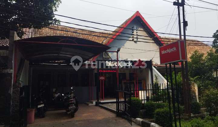 Rumah Jadul Asri di kawasan premium pusat kota Bandung. Area prime yang sepi sejuk adem. Rumah Jadul Asri di kawasan premium pusat kota Bandung. Area prime yang sepi sejuk adem.