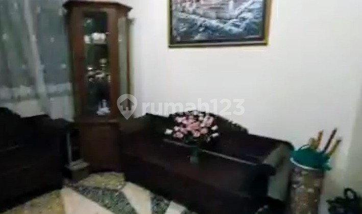 Dijual Rumah 2 lantai pojok KT 2