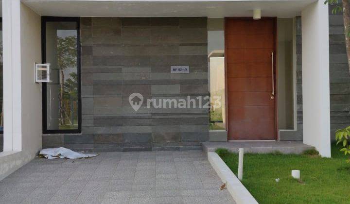 Rumah 2 Lantai Bagus Unfurnished SHM di Northwest Lake Citraland, Surabaya 1