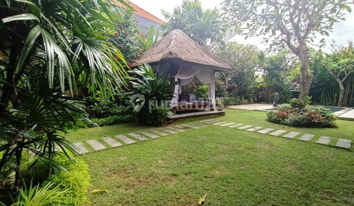 DIJUAL VILLA WITH BEAUTIFUL TROPICAL GARDEN DI SANUR 1