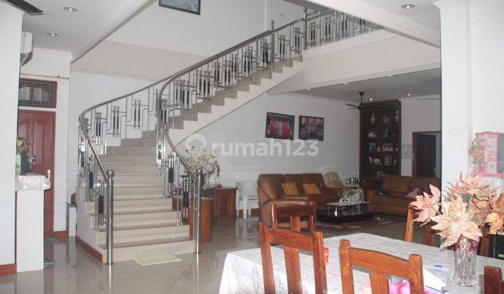 Dijual Rumah Mewah di Jl. Ciungwanara, Renon 1