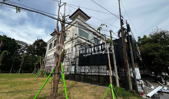 For Sale 1 Plot of Land with a Total Area of 96 M2 Including Building - Badung