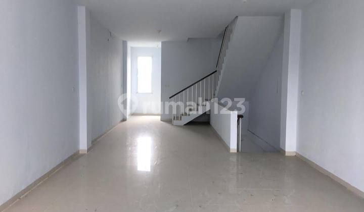 For Rent: Sunset Road Shop/Office - Minimum 3 Years 2