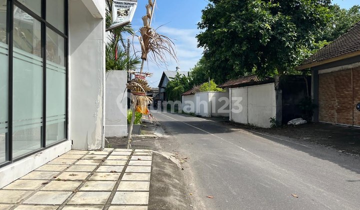 Dijual 1 Bidang Tanah dengan Bangunan Total Luas 400 M² - Badung