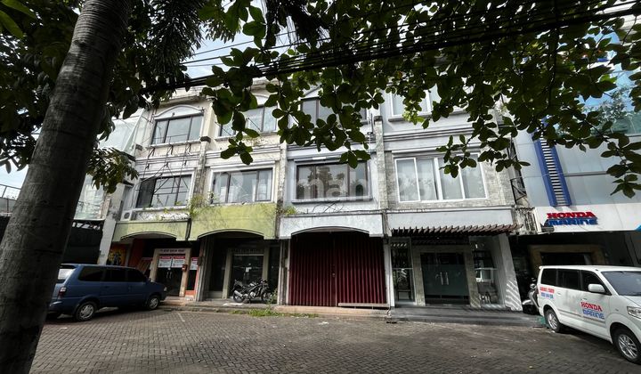 For Sale 1 Plot of Land with a Total Area of 96 M2 Including Building - Badung